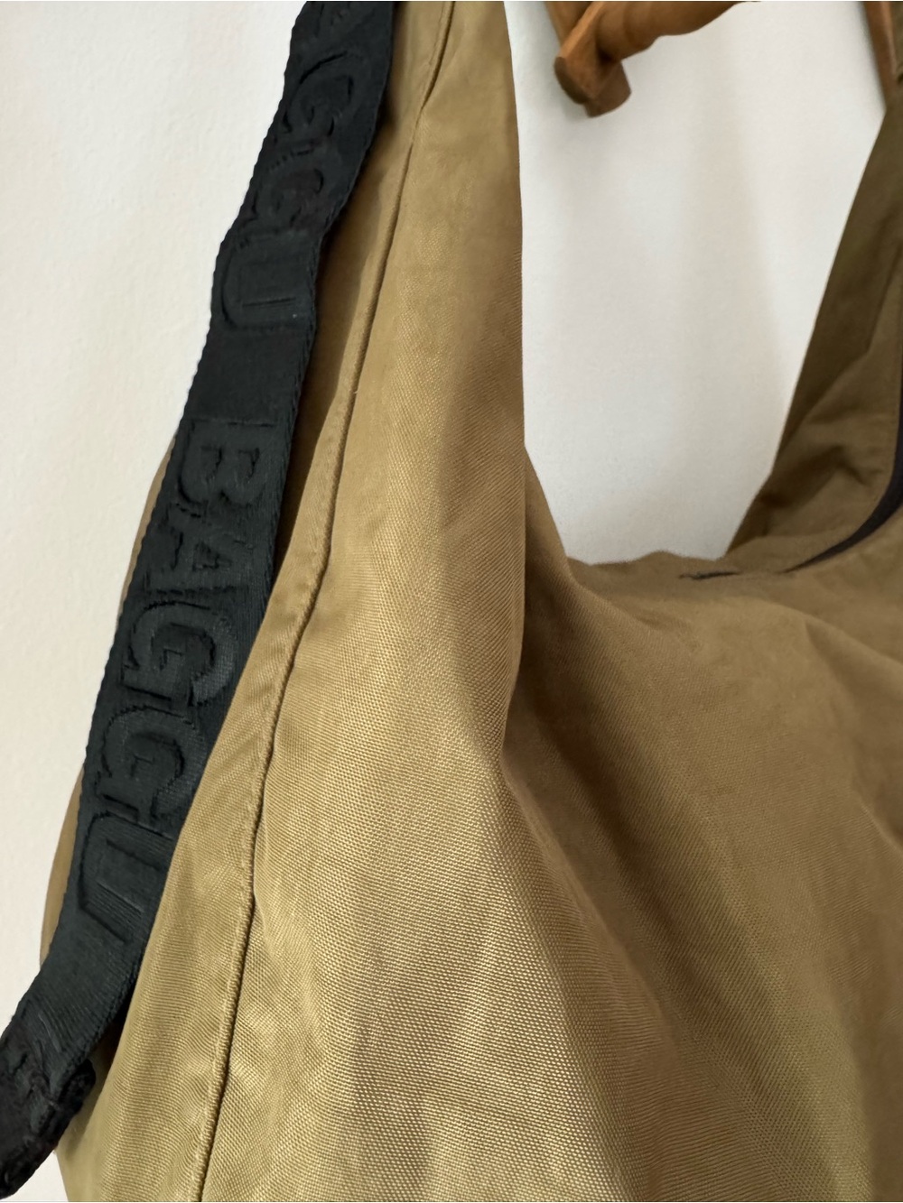 BAGGU Large Crossbody Crescent Bag - Picture 3 of 4